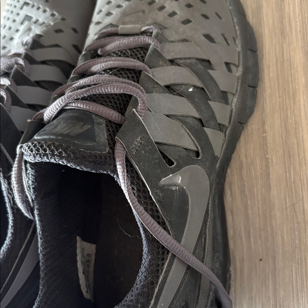 Nike Men’s Size 9.5 Training Running Shoes Gray Black 644573-001 - Picture 4 of 4